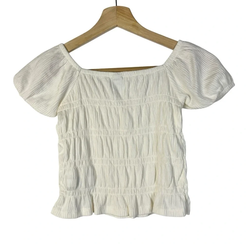 Old Navy Cream Puckered Jacquard Knit Smocked Short Sleeve Top S‎